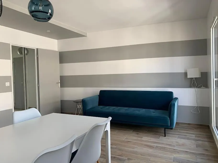 Paris Buttes Chaumont - Free Parking Apartment 0*,  France